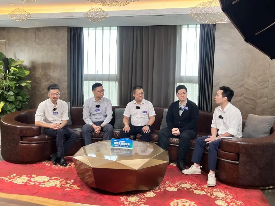 ����ͻ�ƹɷݸ��ܾ������Ļ�������ϯ2024���ݹ�������չԲ����̳ ��̸�������ܻ���ʱ�ڵĽ�ȫ����